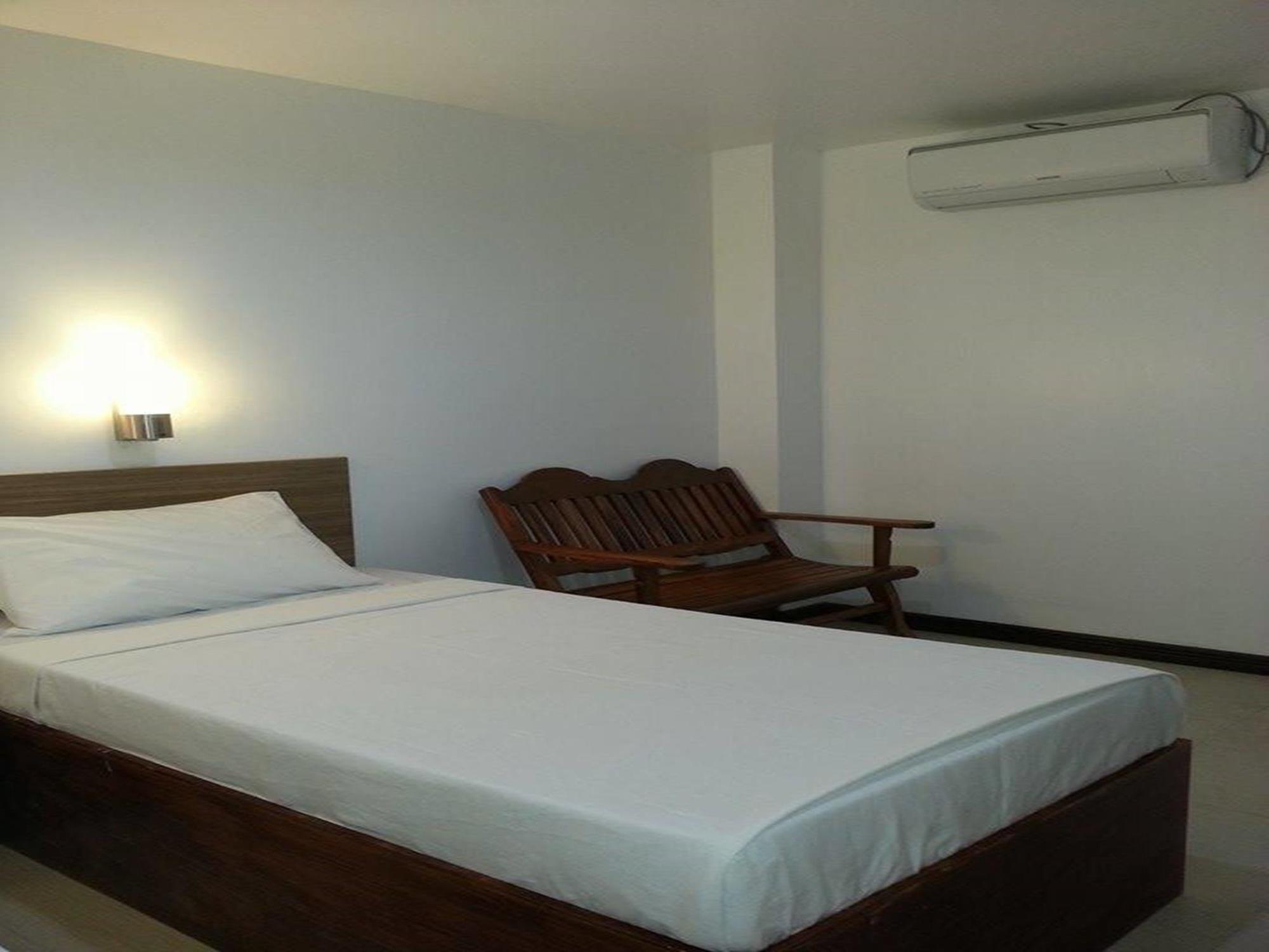 Reddoorz Plus Near Vigan City Commercial Center Exterior foto
